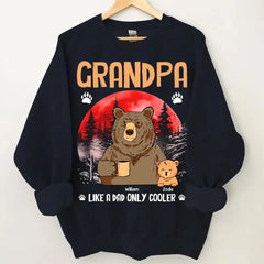 Personalisierte Oma wie ein Papa, nur cooler Bär, bedruckt mit Kleidung mit dem Namen des Kindes
