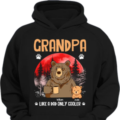 Personalisierte Oma wie ein Papa, nur cooler Bär, bedruckt mit Kleidung mit dem Namen des Kindes