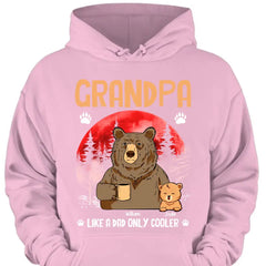 Personalisierte Oma wie ein Papa, nur cooler Bär, bedruckt mit Kleidung mit dem Namen des Kindes