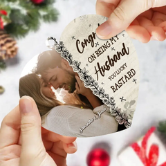 Herzlichen Glückwunsch, dass du mein Mann oder meine Frau bist, du glücklicher Bastard – Personalisierte Acrylornamente – Geschenkideen für Paare/Ehemann/Ehefrau – Laden Sie Paarfotos hoch
