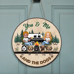 Personalisiertes Camping-Holzschild – Bis zu 5 Hunde – Geschenkidee für Paare/Camping-Enthusiasten/Hundeliebhaber – Sie und ich und Hunde
