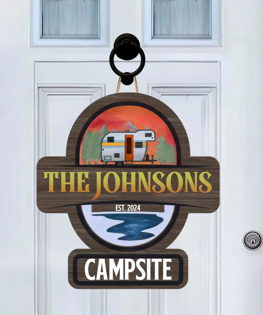 Campingplatz, Reiseanhänger – personalisiertes 2-lagiges Holzschild, Geschenk für Campingliebhaber