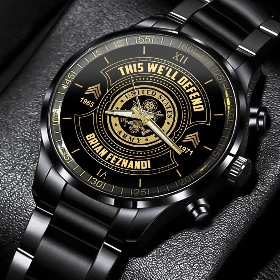 Personalisieren Sie diese We'll Defend US-Armee-Veteranenuhr mit individuellem Rang und Namen