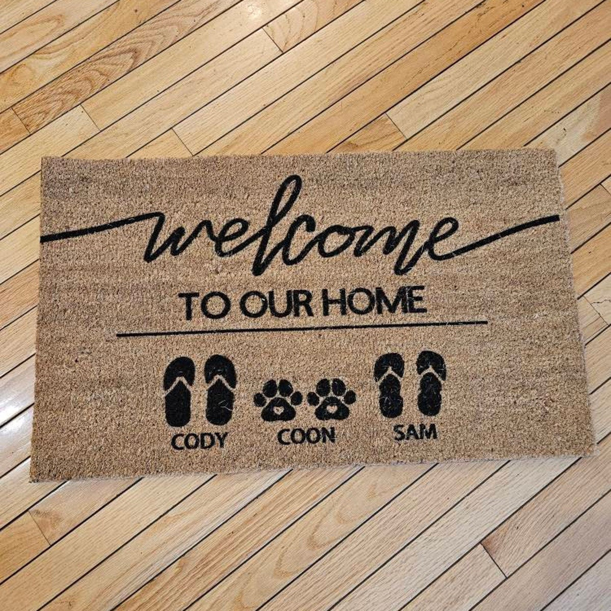 Customized welcome mats with your family and pet's name - create a personalized home style - welcome every visitor