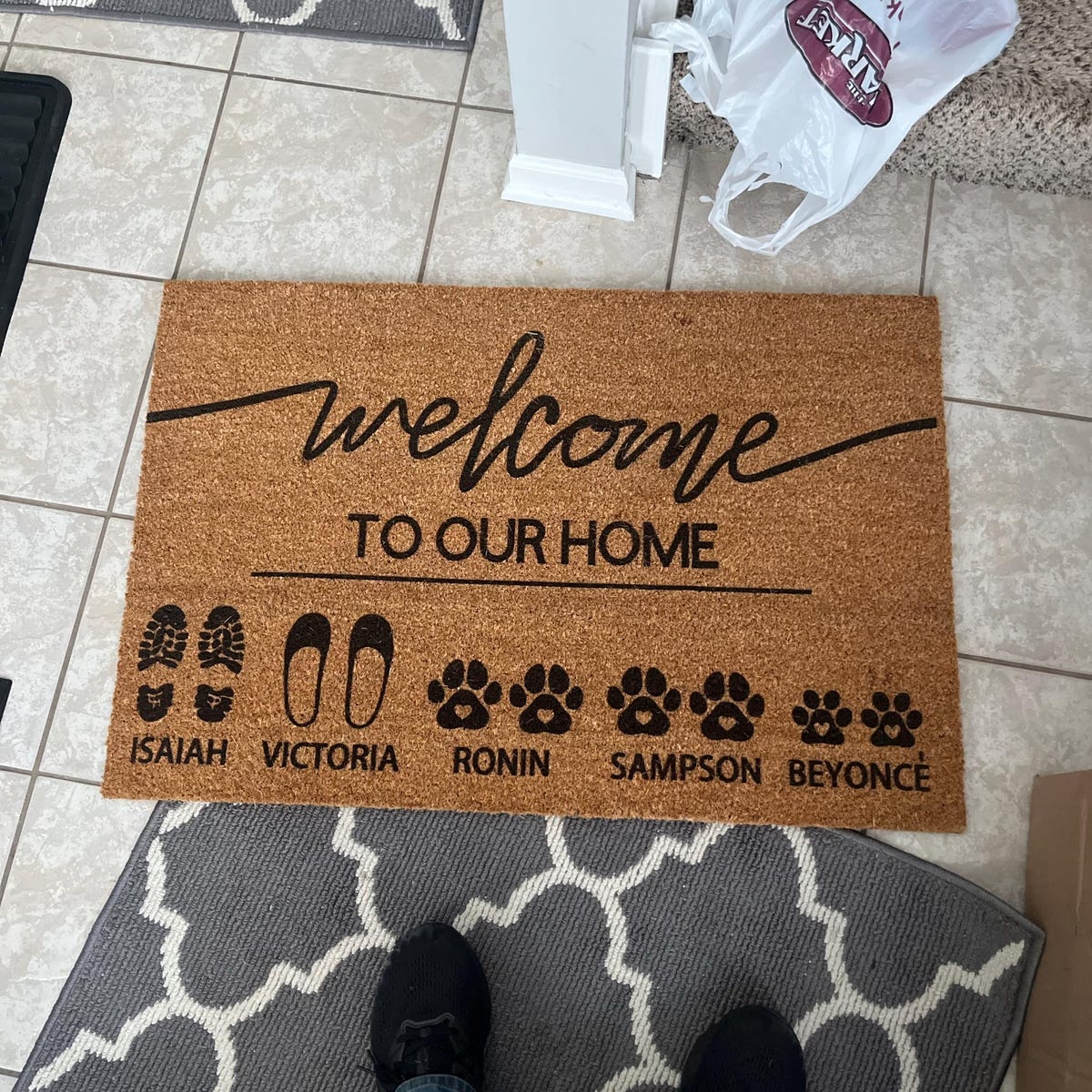 Customized welcome mats with your family and pet's name - create a personalized home style - welcome every visitor