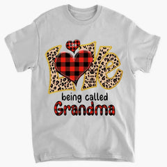 Personalisierte Kleidung mit „Love Called Granny“-Aufdruck