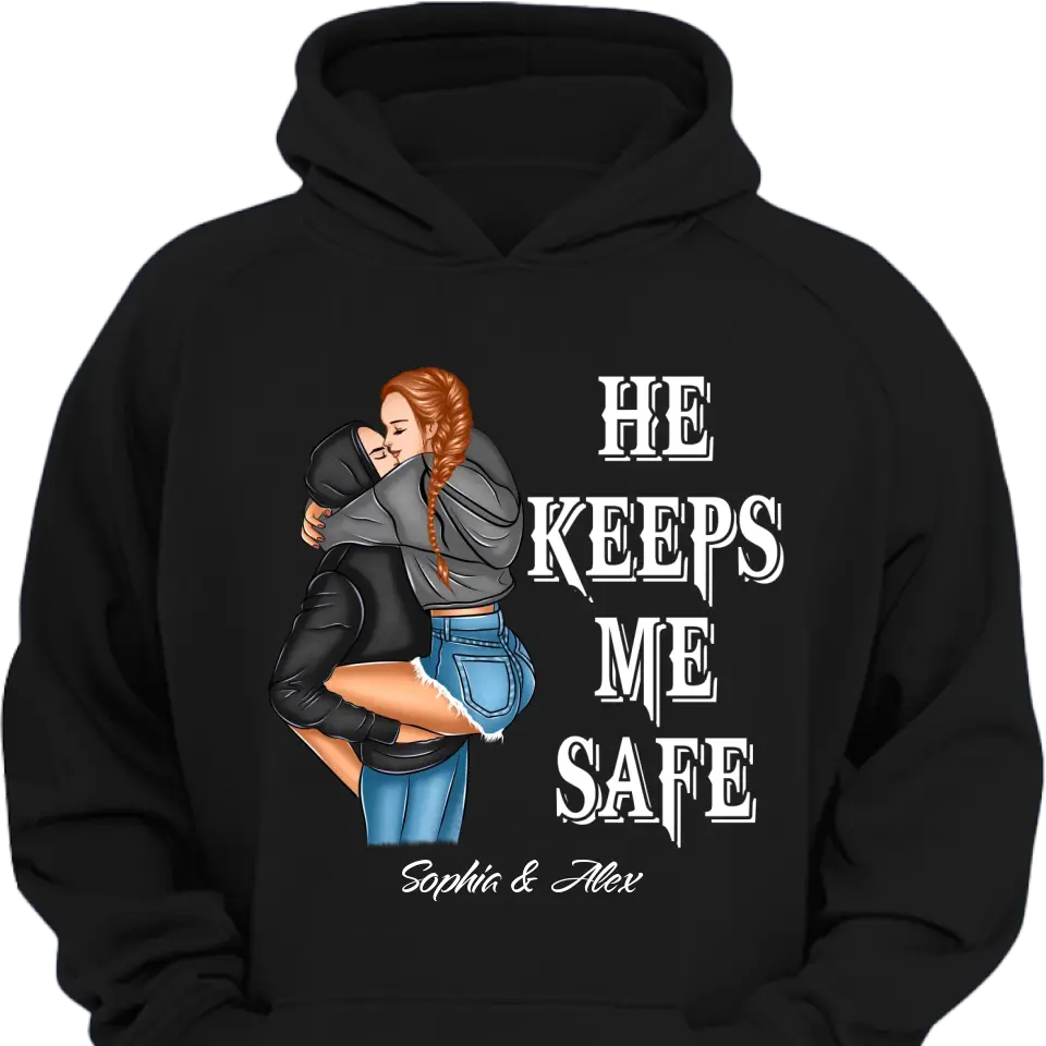 Personalisierte Paargeschenke „She Keep Me Wild He Keep Me Safe“-Kleidung