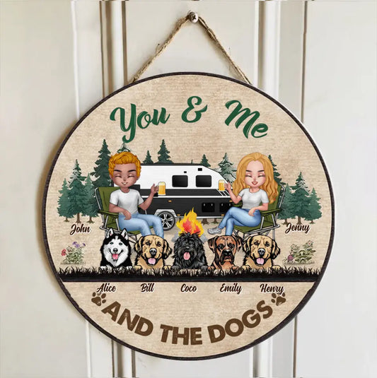 Personalisiertes Camping-Holzschild – Bis zu 5 Hunde – Geschenkidee für Paare/Camping-Enthusiasten/Hundeliebhaber – Sie und ich und Hunde