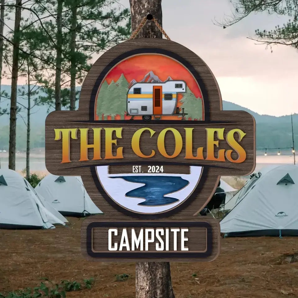 Campingplatz, Reiseanhänger – personalisiertes 2-lagiges Holzschild, Geschenk für Campingliebhaber