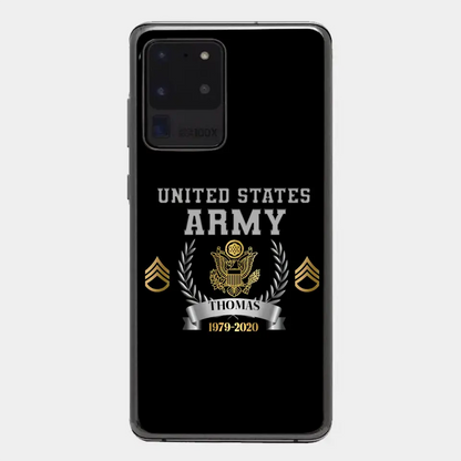 Personalisierte Handyhülle mit individuellem Namen und Uhrzeit im US-Armee-Rang-Camouflage-Design bedruckt
