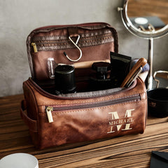 Personalized Men's Leather Toiletry Bag, Groomsmen Dopp Kit, Custom Travel Toiletry Bag, Men's Leather Accessory, Gift for Groomsmen