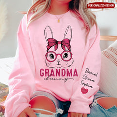 Rosa glitzerndes Oma-Häschen mit personalisiertem Sweatshirt-Ärmel